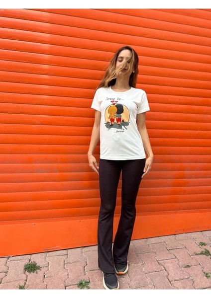 Beyaz Love Is Forever Baskılı Semi Fitted Örme modelleri