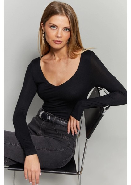 Kadın Siyah V Yaka Çıtçıtlı Body Fİ792