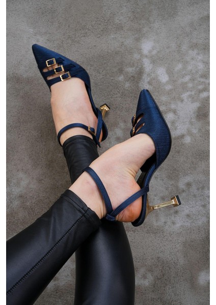 Lacivert Çizgili Saten 8,5 cm Altın Topuklu Arkadan Bantlı Stiletto Topuklu Ayakkabı 5927