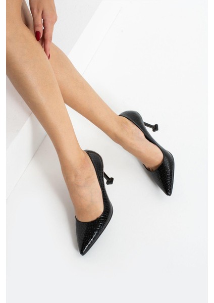 8,5 cm Siyah Yılan Derisi Desenli Stiletto Topuklu Ayakkabı