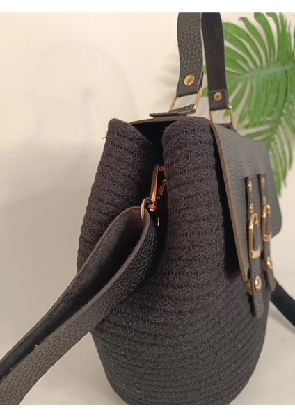 Veronica Art Deri Kapaklı ve Askılı Omuz Çantası Siyah