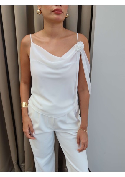 Romantik Çiçek Tokalı Askılı Bluz modelleri