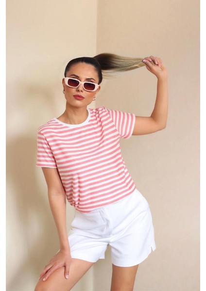 Kadın Pembe Beyaz Çizgili Basic T-Shirt fırsatları