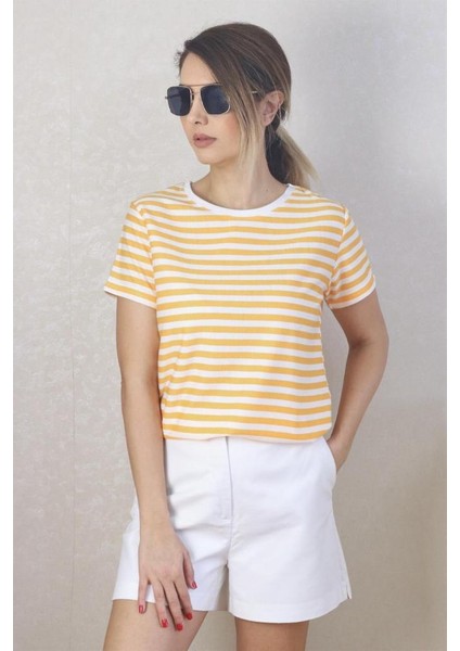 Kadın Hardal Beyaz Çizgili Basic T-Shirt