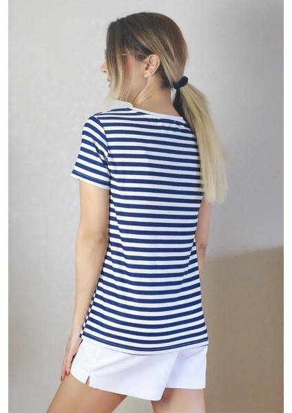Kadın Lacivert Beyaz Çizgili Basic T-Shirt fırsatları