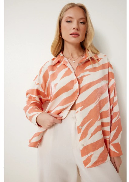 Kadın Desenli Saten Gömlek