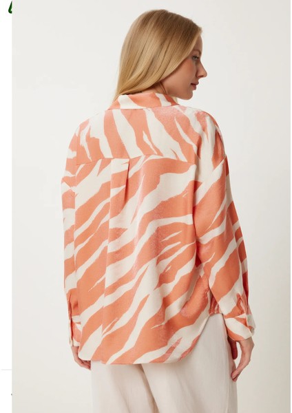 Kadın Desenli Saten Gömlek fırsatları