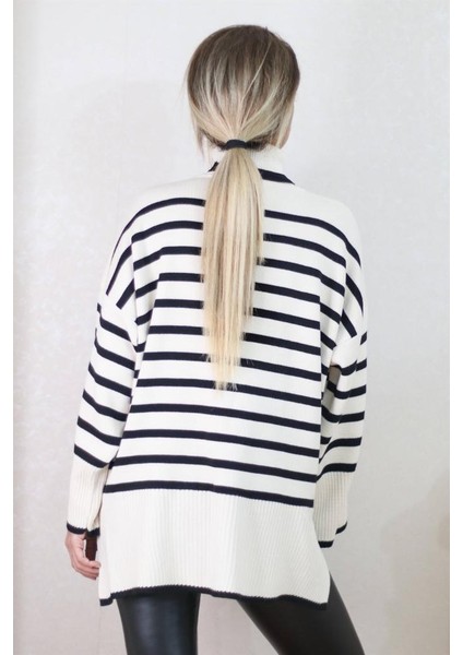 Kadın Ekru Çizgili Oversize Triko Kazak fırsatları