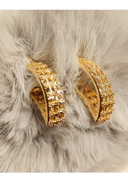 Gold Gösterişli Klips Küpe