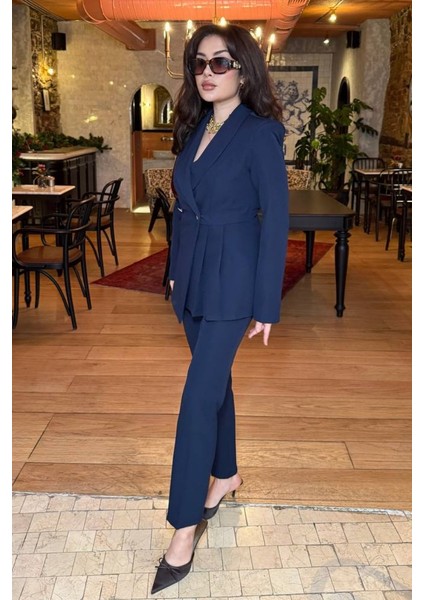 Kadın Ikili Blazer Ceket Pantolon Takım Pile ve Düğme Detaylı Boru Paça modelleri