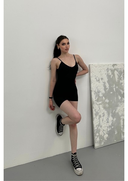 Kadın Siyah Mini Askılı Vücuda Oturan U Yaka Şortlu Tulum