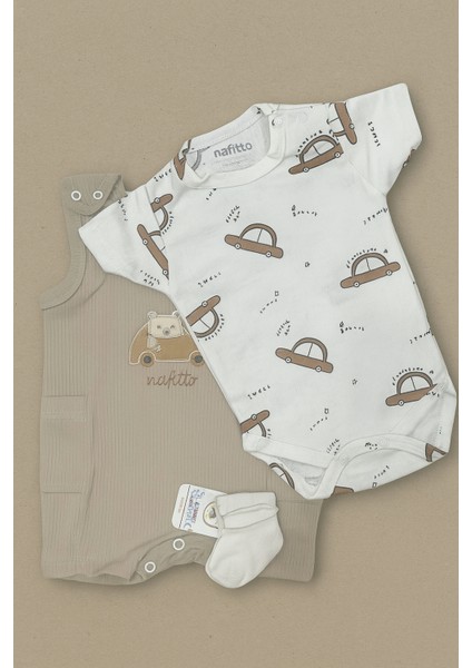 Yazlık Araba Nakışlı Erkek Bebek Tulum Seti - 3’lü Kıyafet Kombini (Tulum + Body + Çorap) |