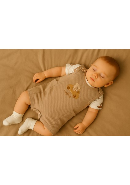 Yazlık Araba Nakışlı Erkek Bebek Tulum Seti - 3’lü Kıyafet Kombini (Tulum + Body + Çorap) |