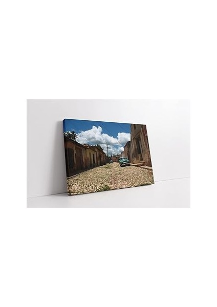 Tablosa Terk Edilmiş Sokakta Klasik Araba Kavas Tablo 40X50 cm KA01225
