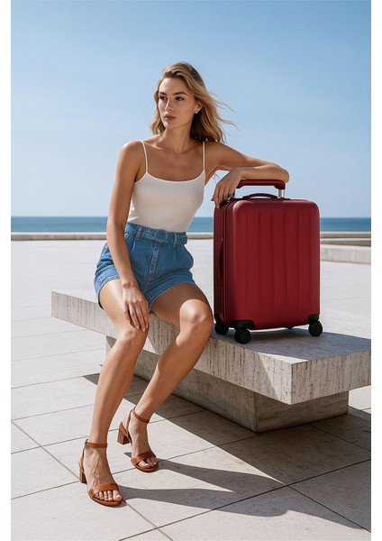 Kadın Yüksek Bel Geniş Kesim Jean Şort