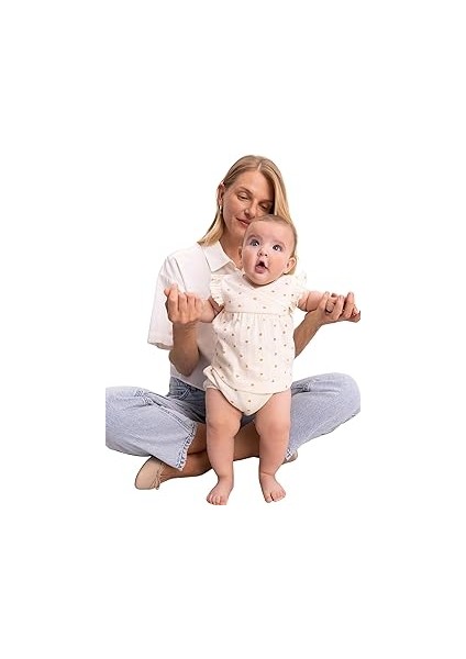 Kız Bebek Kalp Desenli Kısa Kollu Tişört Külot 2'li Takım Ekru 1-2 Ay