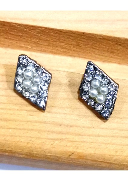 Figürlü Lüks Kararmaz Küpe