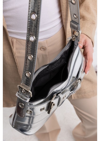 Kemer Detaylı Baget Kadın Fermuarlı Ayarlanabilir Omuz & Kol Çantası modelleri