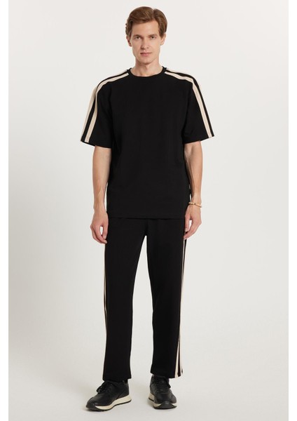 Erkek Standart Fit Normal Kesim Pamuklu Bisiklet Yaka Şeritli Siyah Eşofman Takımı fırsatları