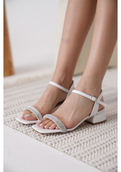 Laura Kalın Topuklu Taşlı Kadın Beyaz Sandalet