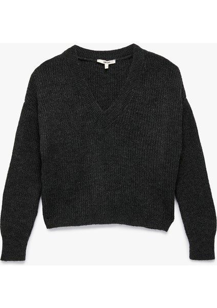 Uzun Kollu V Yaka Örgü Kazak