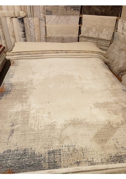 Armada 200x290