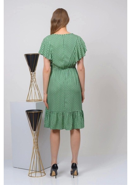 Kadın Yeşil Renk Önden Düğmeli Volan Detaylı Yazlık Midi Elbise 4436-105 fırsatları