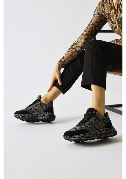 Kada Gri Leopar Desenli Taş Detaylı Sneakers fırsatları