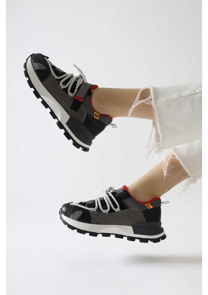 Nely Siyah Asimetrik Bağcıklı Sneakers fiyatları