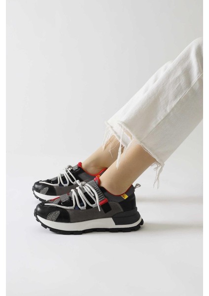 Nely Siyah Asimetrik Bağcıklı Sneakers fırsatları