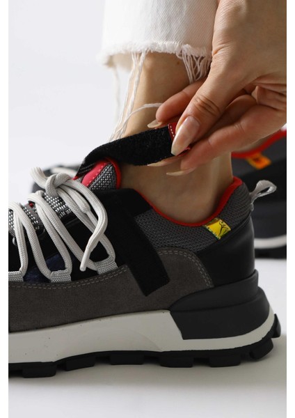 Nely Siyah Asimetrik Bağcıklı Sneakers indirimleri