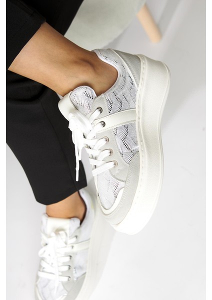 Julissa Beyaz Süet Parlak Desenli Kalın Taban Kadın Sneakers modelleri