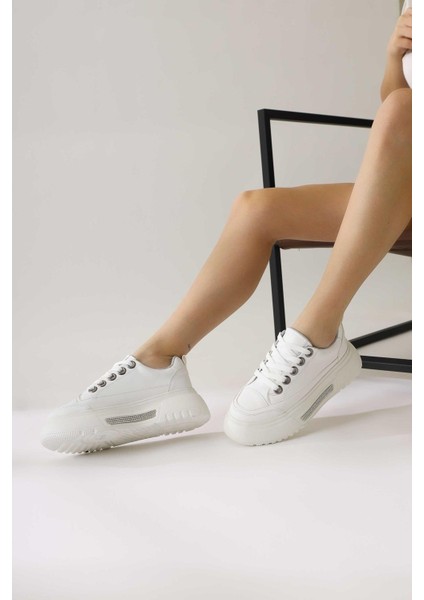 Rosella Beyaz Kalın Tabanlı Taş Detaylı Bağcıklı Sneakers fırsatları