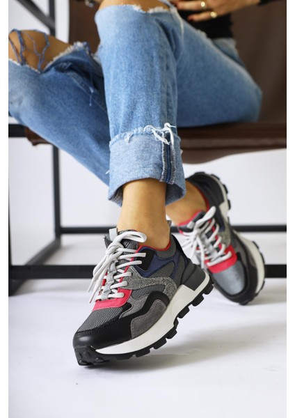 Netta Siyah File Detaylı Bağcıklı Sneakers