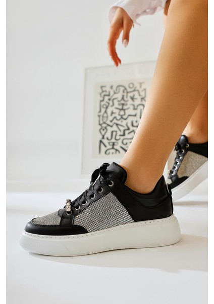 Sonnie Siyah Kalın Tabanlı Taş Detaylı Sneakers fiyatları