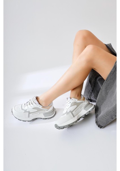 Sin Beyaz Bağcıklı Yüksek Taban Sneakers fırsatları