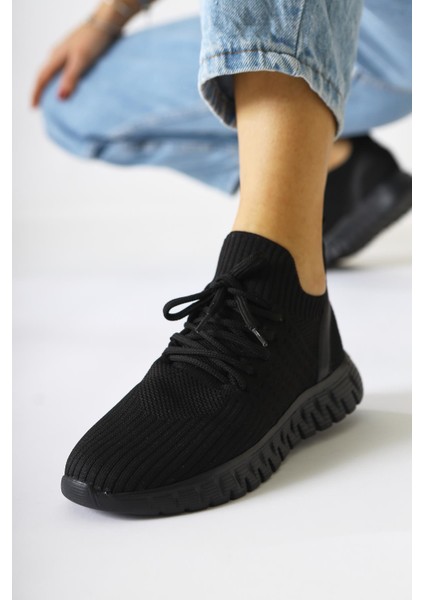 Astera Siyah Bağcıklı Örgü Kadın Spor Ayakkabı