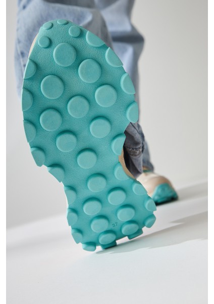 Netta Çok Renkli (Turuncu) File Detaylı Bağcıklı Sneakers modelleri