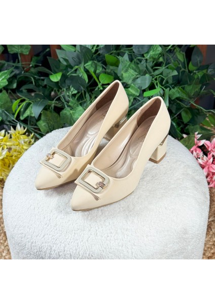 Taş Toka Detaylı Topuklu Ayakkabı M1147