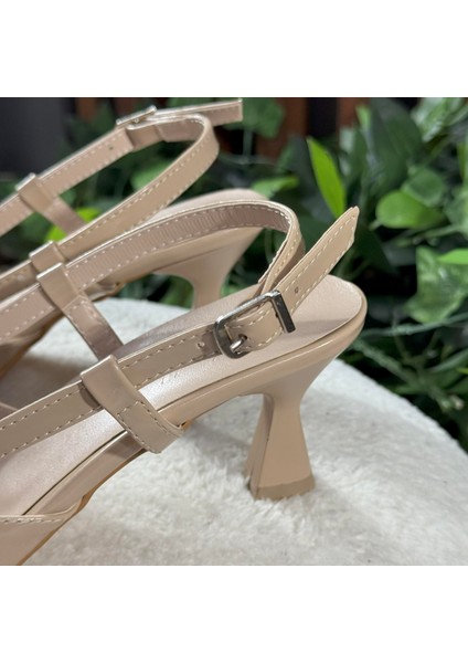 Özel V Tokalı Ince Topuklu Ayakkabı M1105 fiyatları