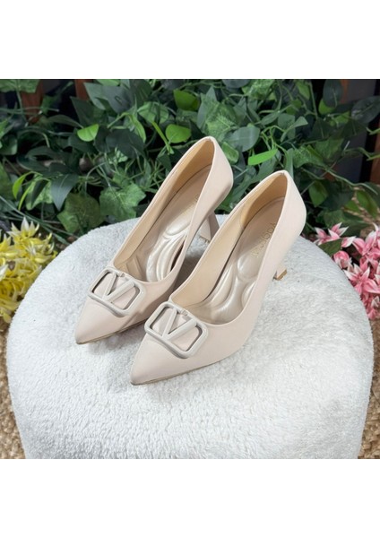 Özel Tokalı Sivri Burun Topuklu Ayakkabı M1139