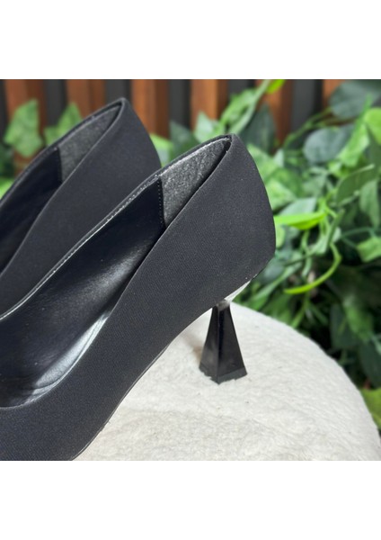 Özel Tokalı Sivri Burun Topuklu Ayakkabı M1138 modelleri