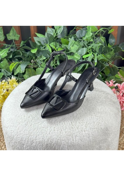 Özel V Tokalı Ince Topuklu Ayakkabı M1104