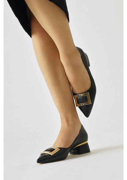 Charoline Siyah Tokalı Kısa Topuklu Sivri Burunlu Ayakkabı