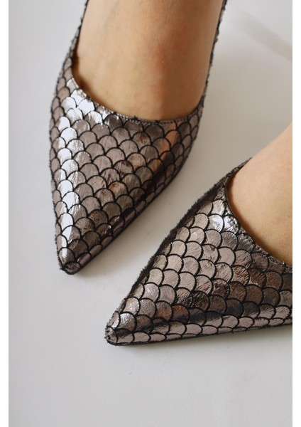 Celestine Platin Balık Pulu Dokulu Sivri Burunlu Stiletto modelleri