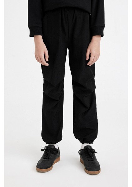 Erkek Çocuk Beli ve Paçası Lastikli Paraşüt Jogger Pantolon C6616A824AU fırsatları