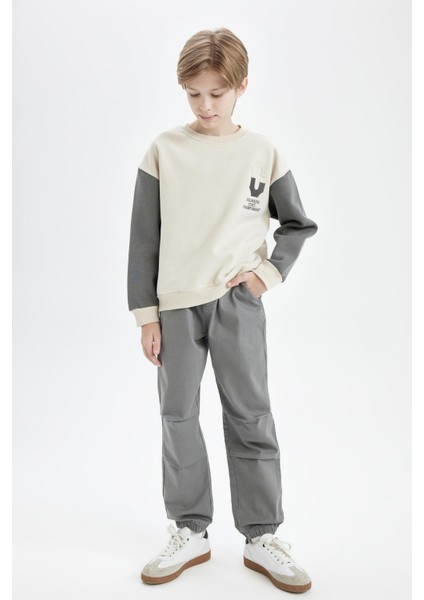 Erkek Çocuk Bağcıklı Beli ve Paçası Lastikli Cepli Jogger Gabardin Pantolon C7577A824WN modelleri