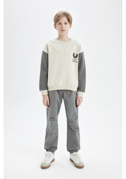 Erkek Çocuk Bağcıklı Beli ve Paçası Lastikli Cepli Jogger Gabardin Pantolon C7577A824WN fırsatları