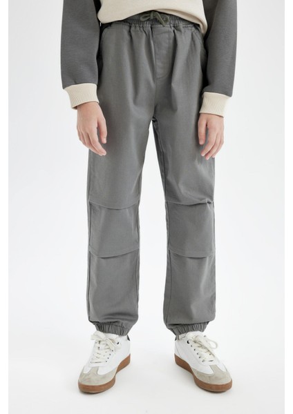 Erkek Çocuk Bağcıklı Beli ve Paçası Lastikli Cepli Jogger Gabardin Pantolon C7577A824WN indirimleri