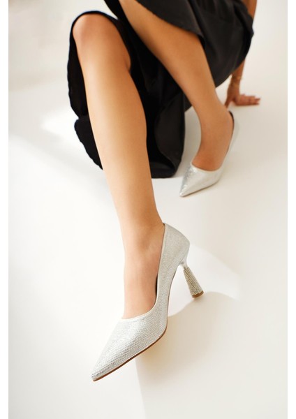 Minoue Gümüş Taş Kaplamalı Sivri Burunlu Topuklu Ayakkabı modelleri